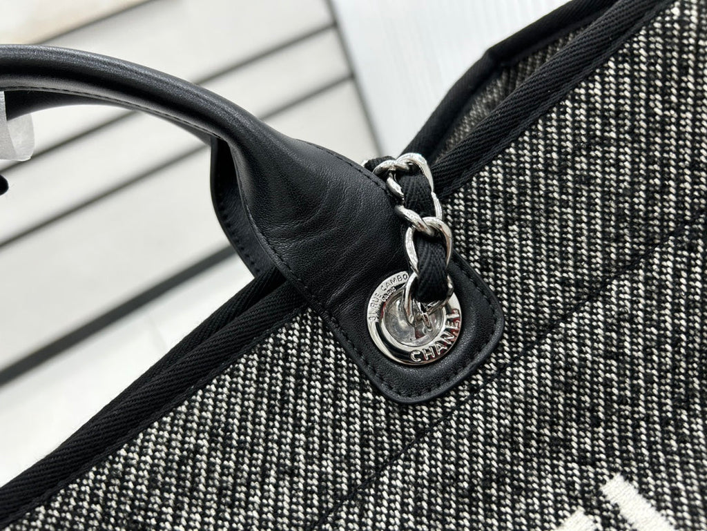 CHANEL DEAUVILLE LARGE 38 TOTE BAG IN BLACK CANVAS WITH WHITE LOGO