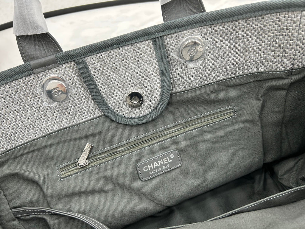 CHANEL DEAUVILLE LARGE 38 TOTE BAG IN GREY CANVAS WITH BLACK LOGO
