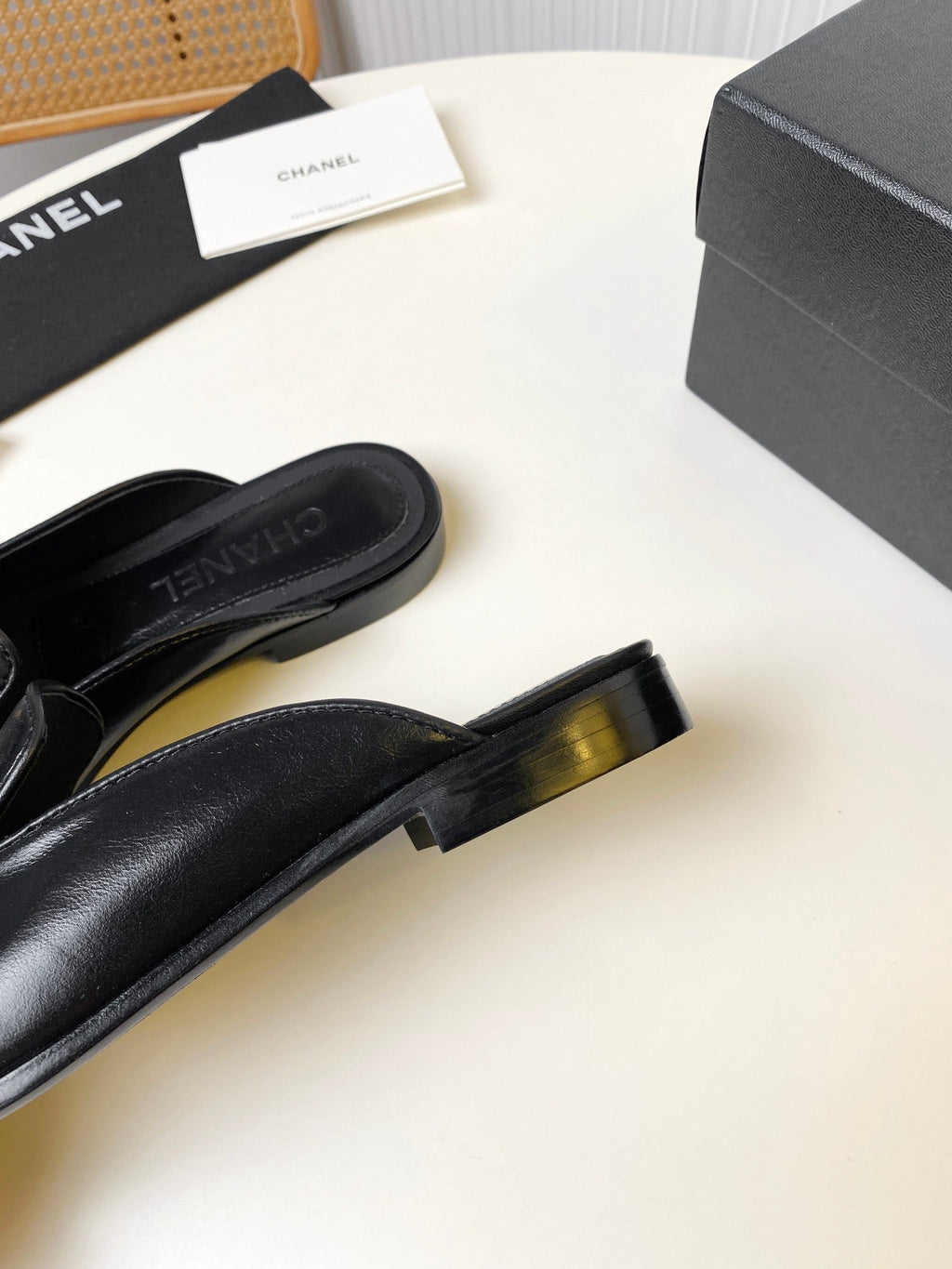 CHANEL FLAT MULE IN BLACK LAMBSKIN 983818