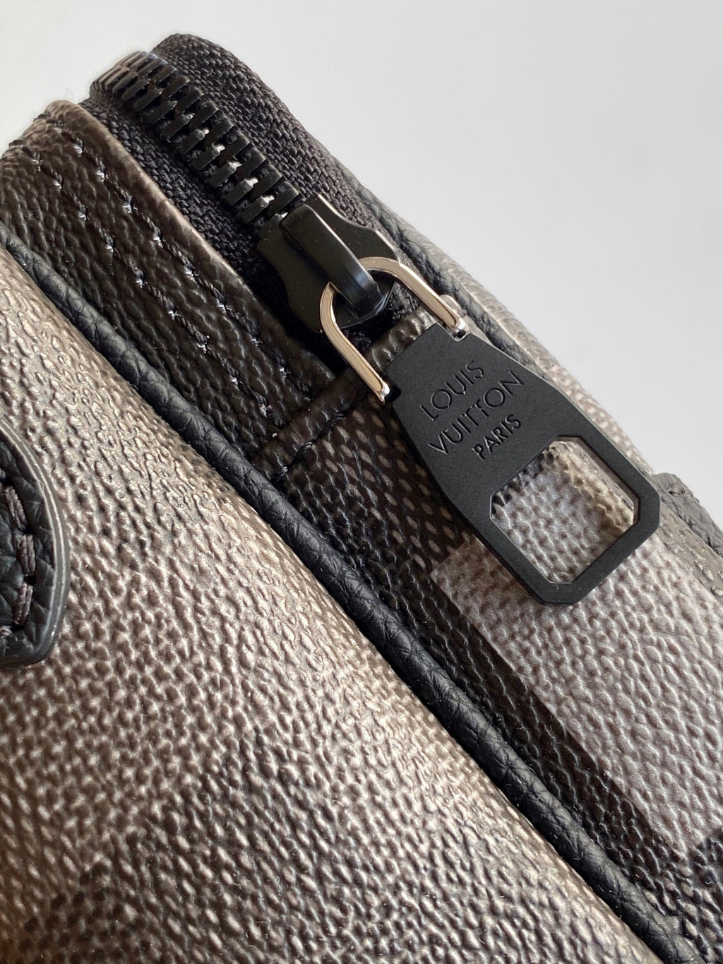 LOUIS VUITTON LV 25S NIL MESSENGER BAG 25 IN DAMOFLAGE BLACK CALFSKIN