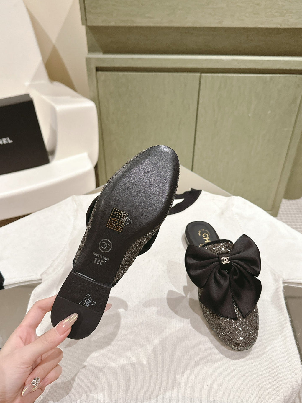 CHANEL JEWELED MULE WITH SILK BOW AND BLACK LAMBSKIN