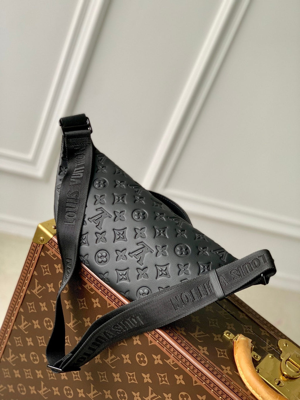 LOUIS VUITTON RUSH BUMBAG 30 IN BLACK MONOGRAM SHADOW CALFSKIN