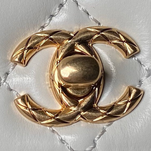 CHANEL 25S CLASSIC COCO HANDLE BAG 19 CM IN WHITE LAMBSKIN WITH GOLD HARDWARE