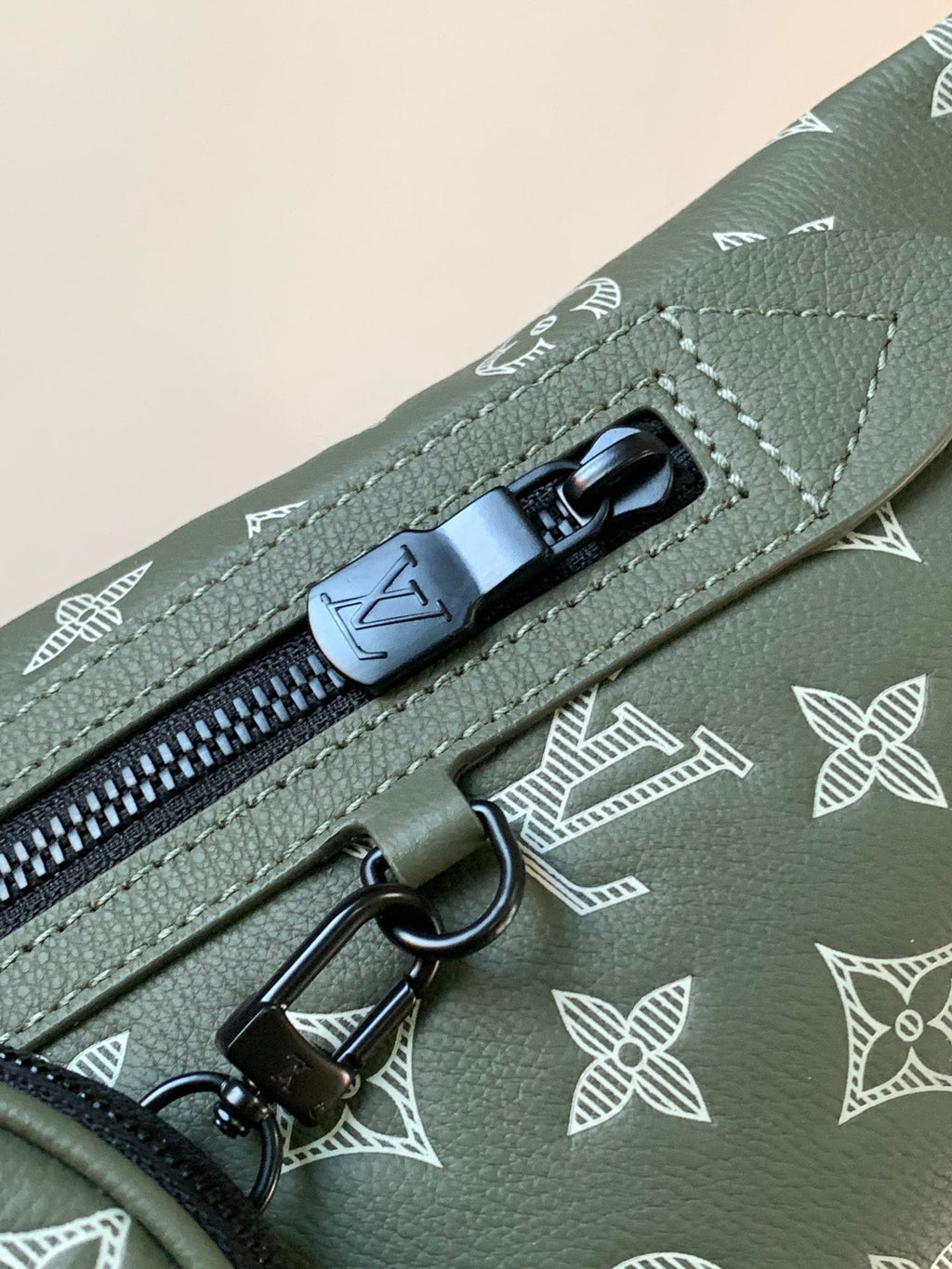 LOUIS VUITTON DUO CROSSBAG BAG 42 IN GREEN AND WHITE MONOGRAM SHADOW COWHIDE