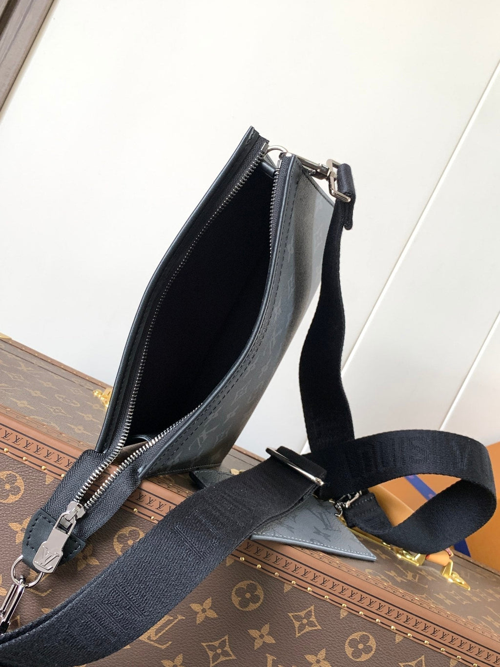 LOUIS VUITTON LV 25S GASTON WEARABLE WALLET 22 IN MONOGRAM ECLIPSE REVERSE CANVAS