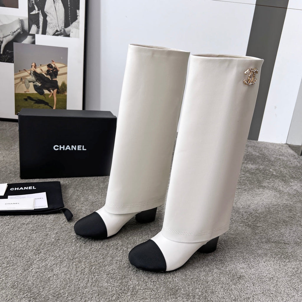 CHANEL 25S HIGH BOOTS 55MM IN IVORY BLACK CALFSKIN AND CANVAS GOLD HARDWARE