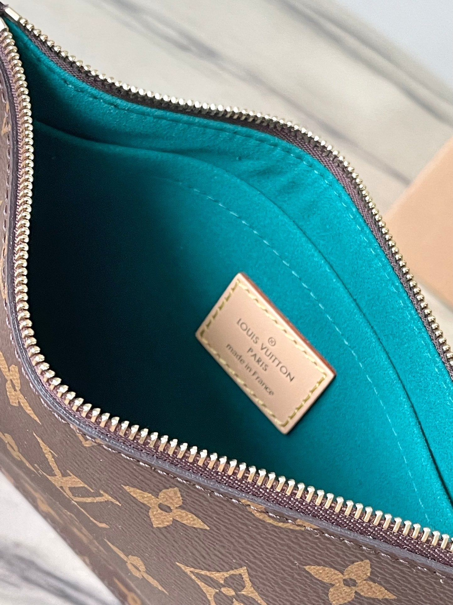 LOUIS VUITTON NEVERFULL MM 31 IN BROWN MONOGRAM CANVAS WITH PINK RABBIT PATCH