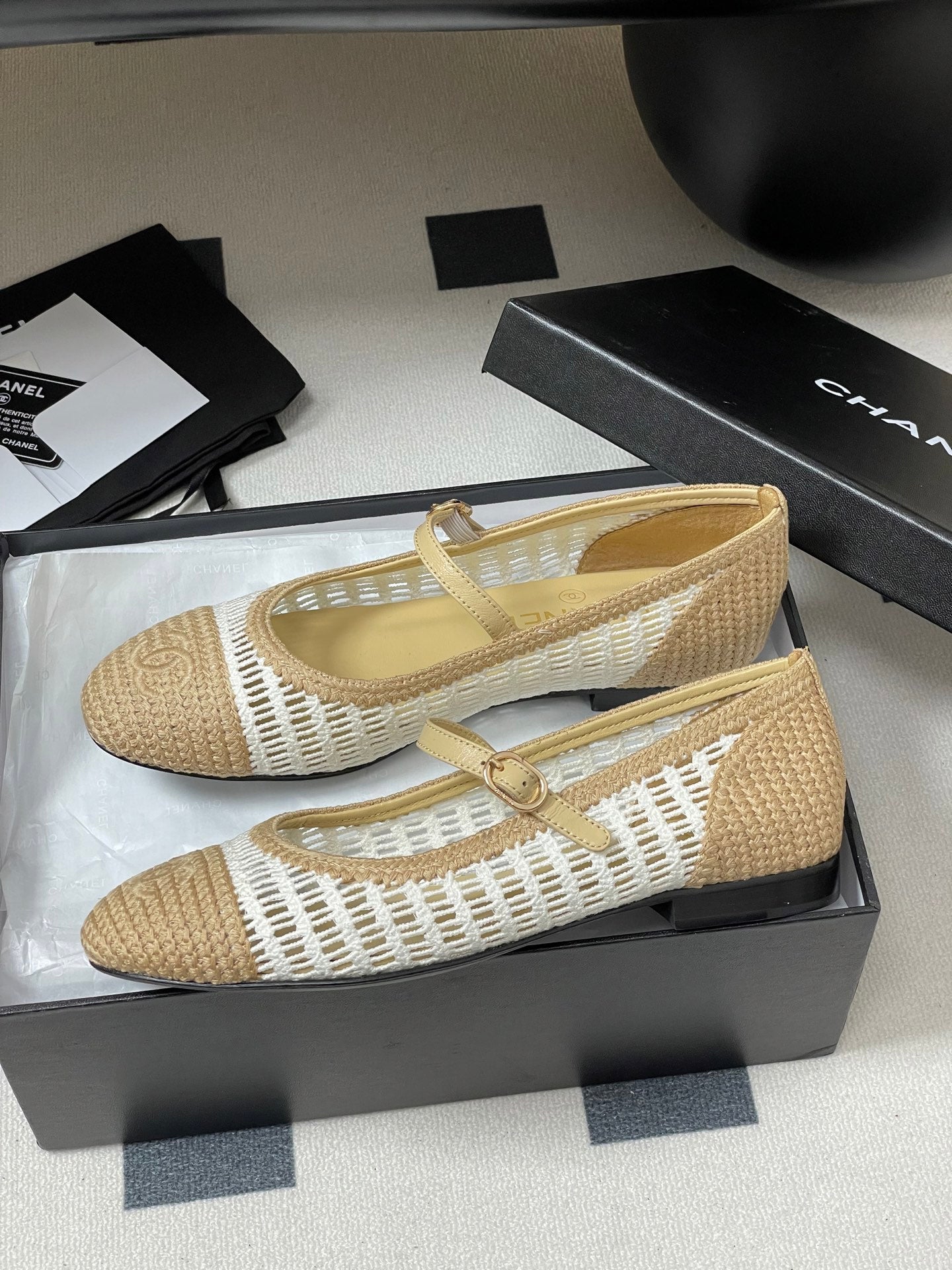 CHANEL BALLERINAS IN WHITE MIX PEANUT BROWN RAFFIA