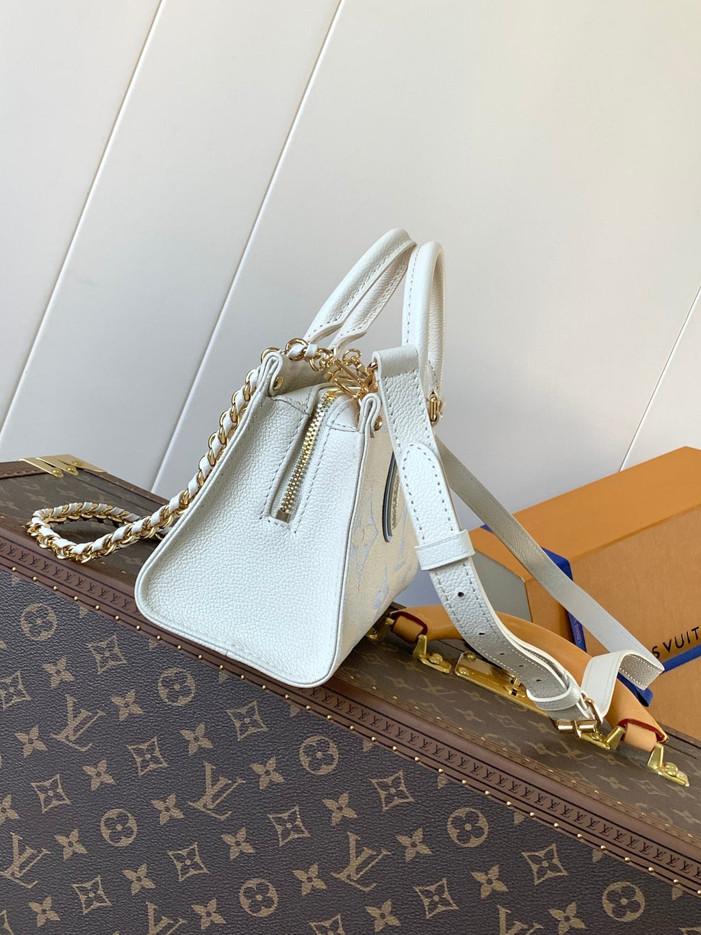 LOUIS VUITTON LV 25S ONTHEGO EAST WEST BAG 25 IN WHITE BLUE CALFSKIN MONOGRAM EMPREINTE